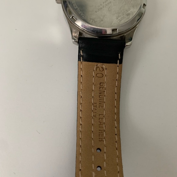 Black and silver fossil watch - Picture 4 of 4